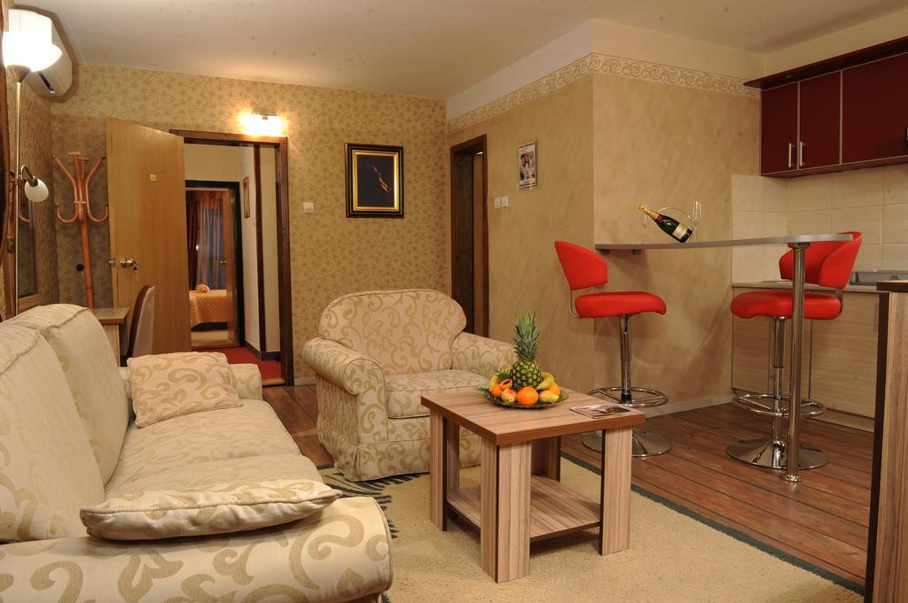 Klub Satelit Zlatibor Bed and Breakfast Buitenkant foto