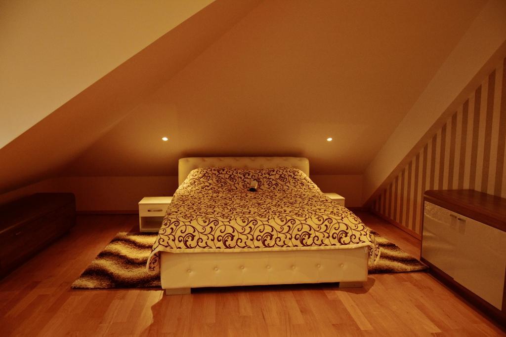 Klub Satelit Zlatibor Bed and Breakfast Buitenkant foto