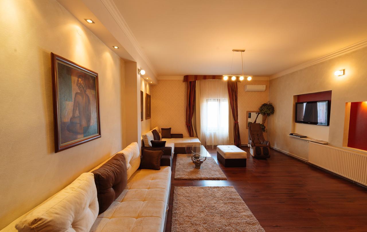 Klub Satelit Zlatibor Bed and Breakfast Buitenkant foto